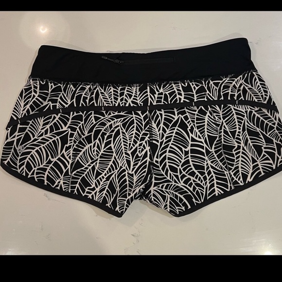 Lululemon Angel Palm Shorts - Picture 9 of 12